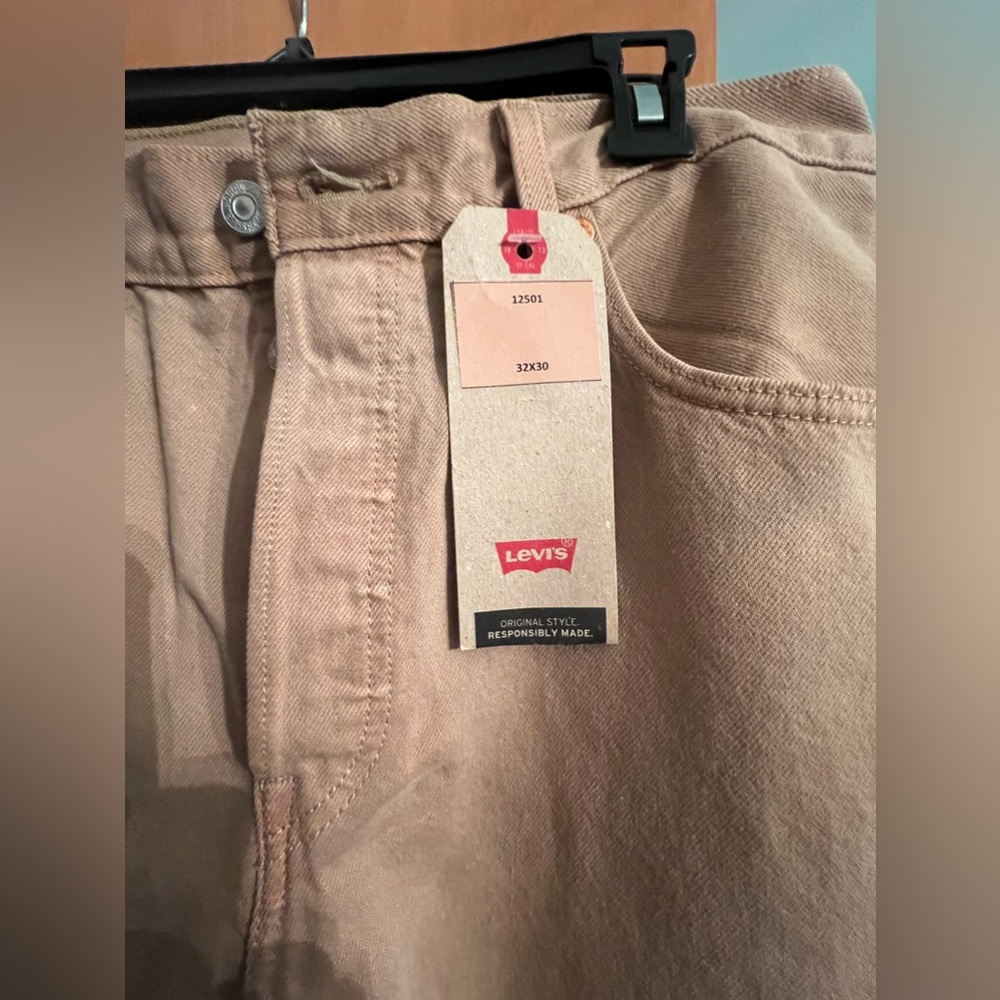 Khaki Levi’s Jeans!! 32X30 - Picture 2 of 4